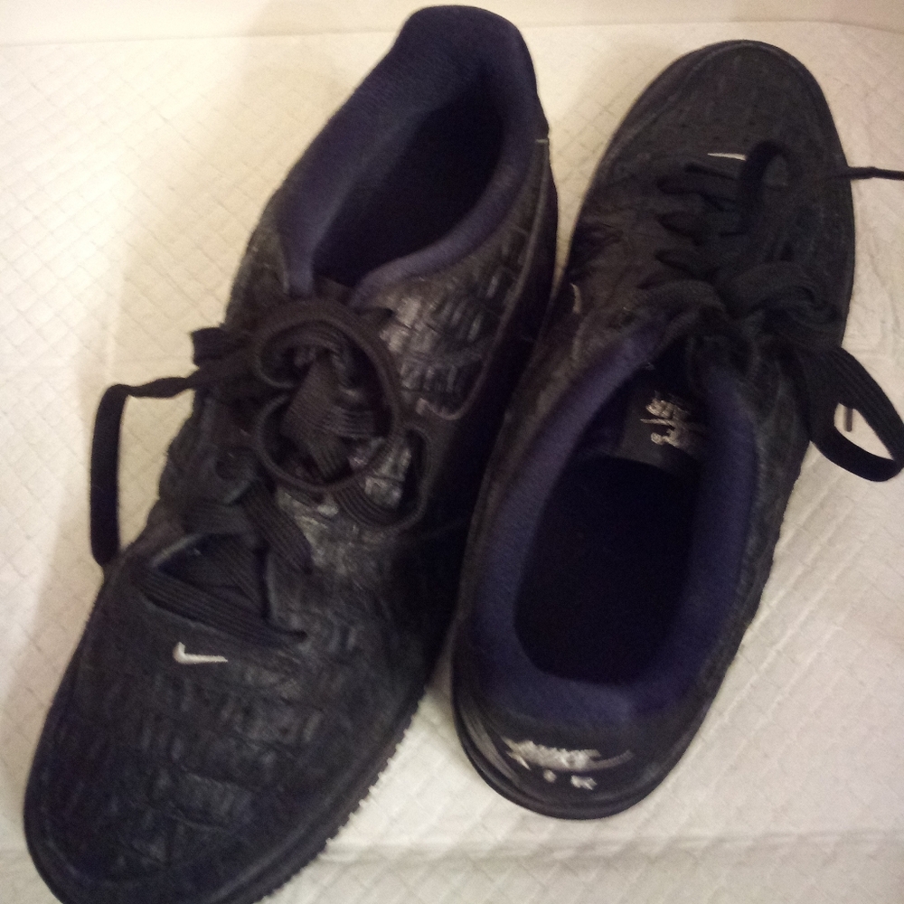Nike Black Textured  Women's Sneakers